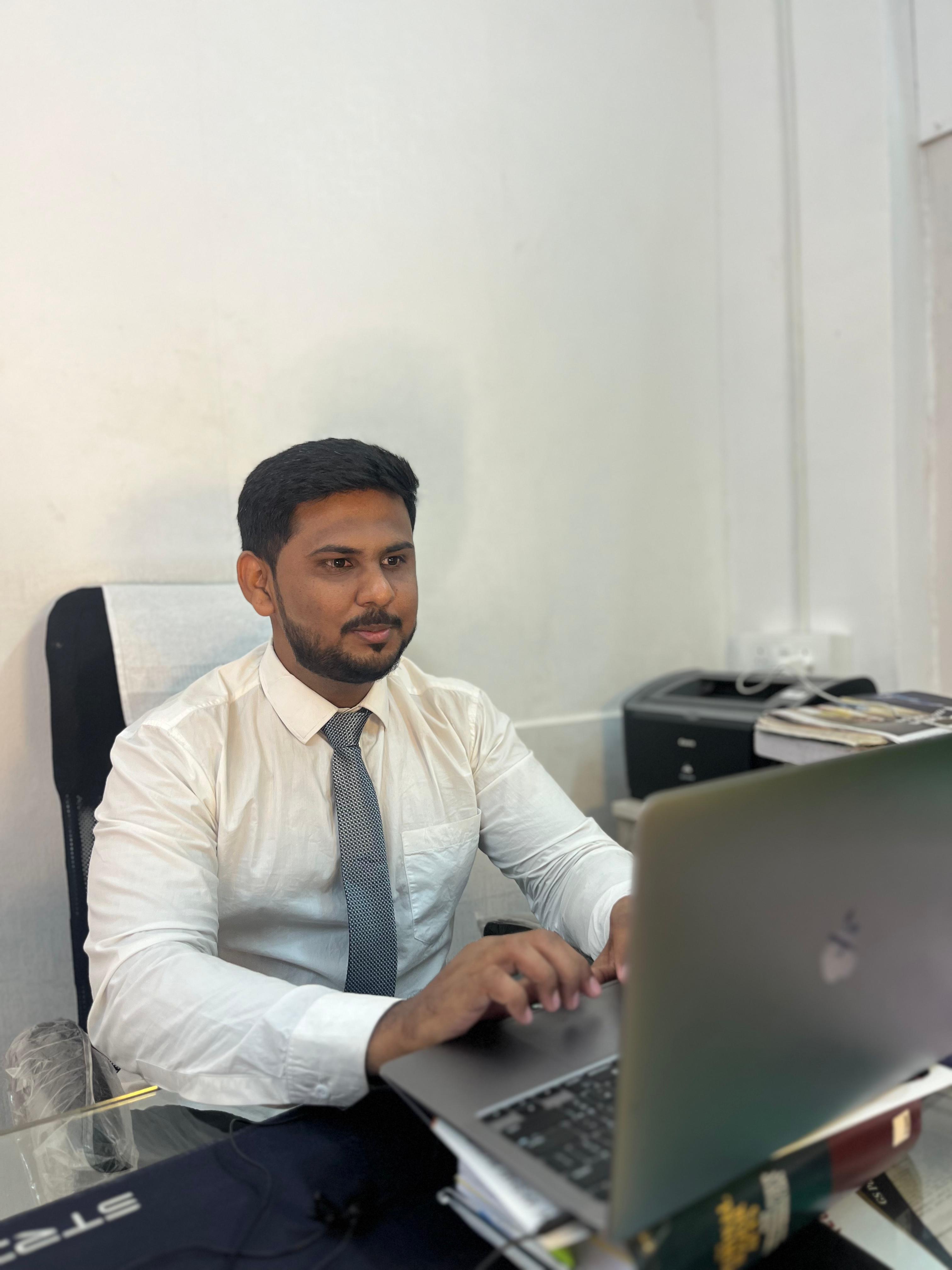Professional photo of Advocate Tejsinh Jahagirdar