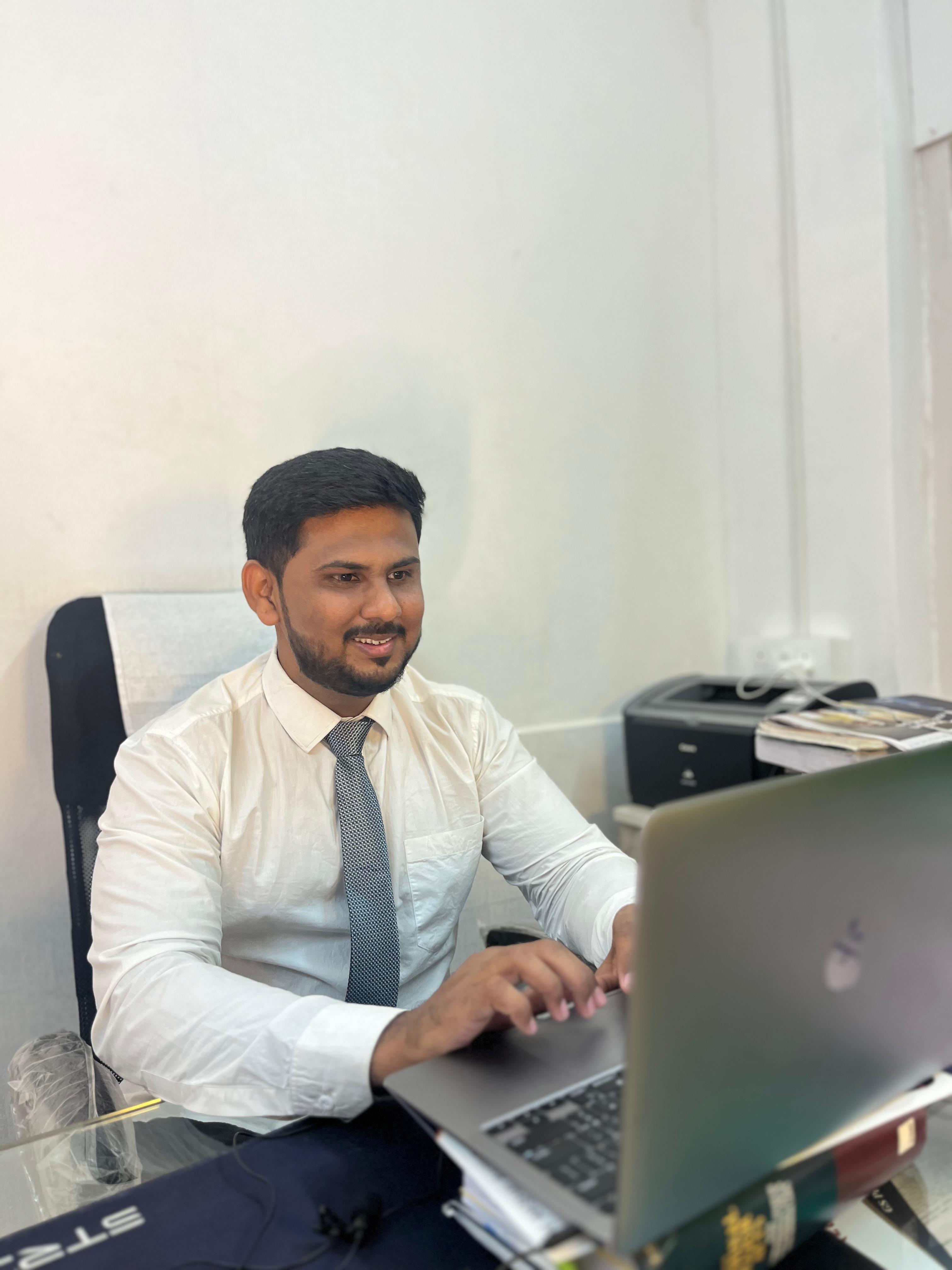 Professional photo of Advocate Tejsinh Jahagirdar